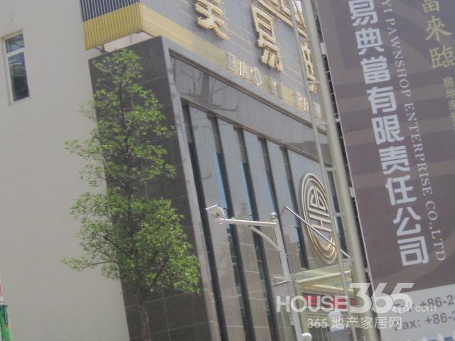 【紧靠万寿停车场旁.需全现金付款.一楼架空.精