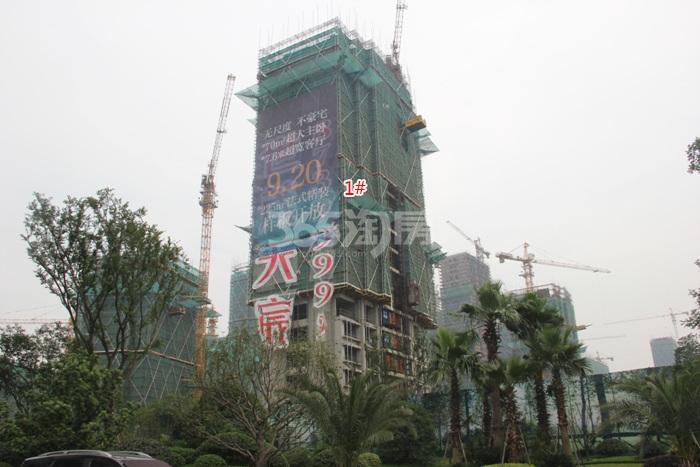 世茂天宸1号楼施工进度实景图 2015年9月摄