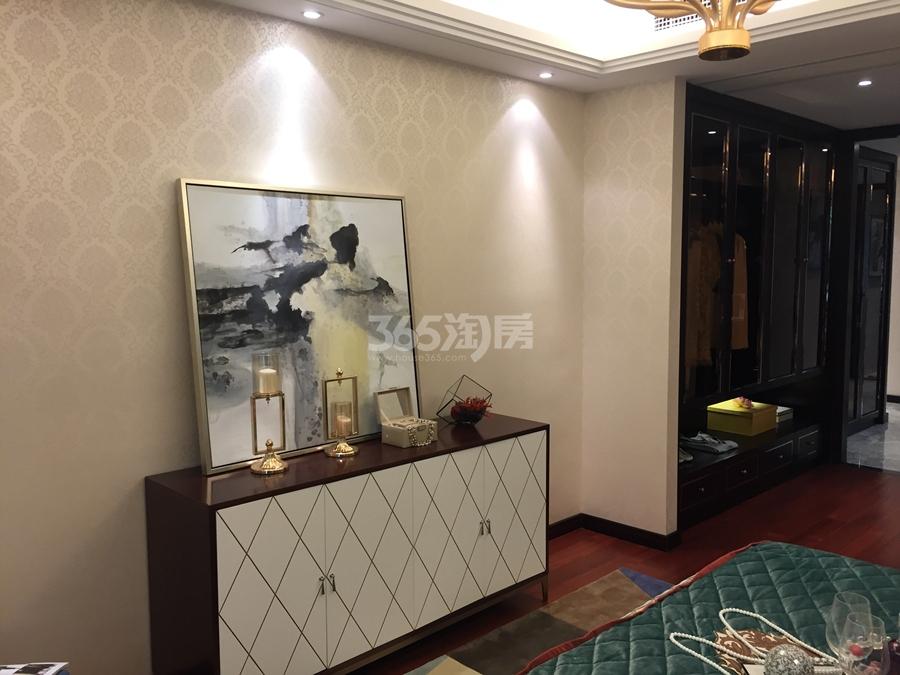北辰奥园C2户型图126方样板房——卧室柜子