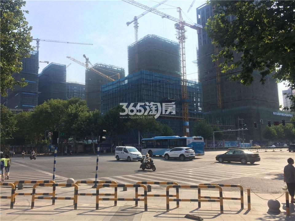 南京证大大拇指广场项目实景图（08.25）