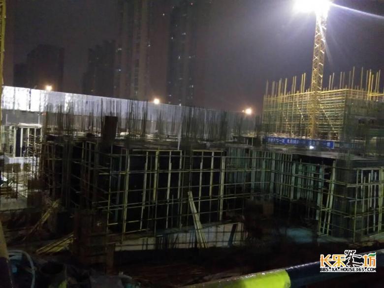 【国王镇】夜间施工的<em>民工兄弟姐妹</em>们,您们辛